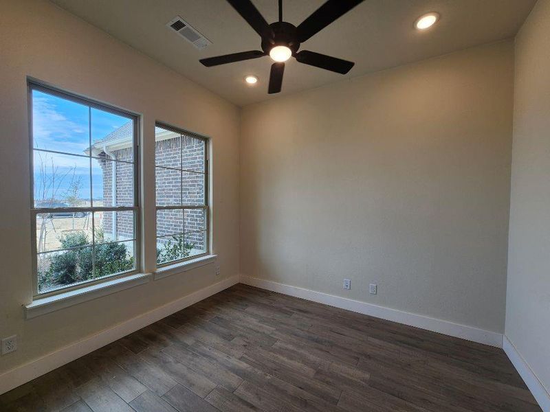Spacious, unfurnished interior of a new home in Rocky Top, Krum (Image 7).