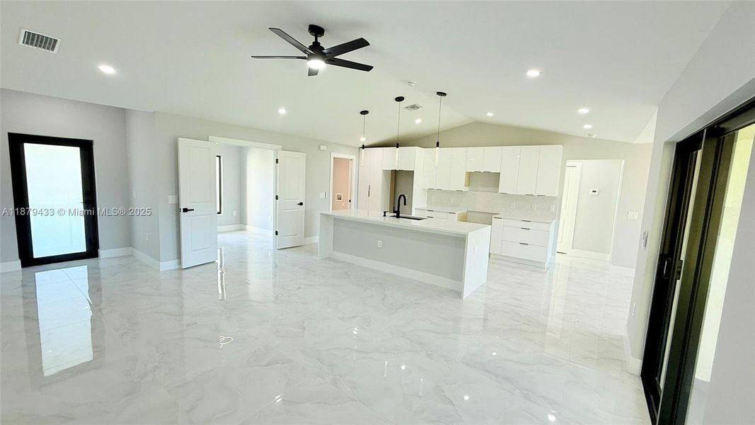 Spacious, unfurnished interior of a new home in , Lehigh Acres (Image 7).