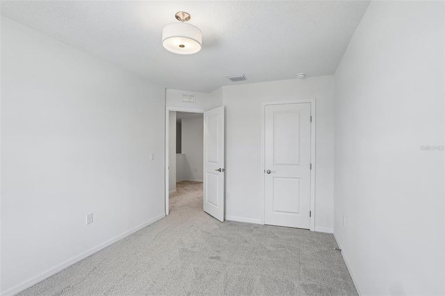Spacious, unfurnished interior of a new home in Twin Oaks, Zephyrhills (Image 25).
