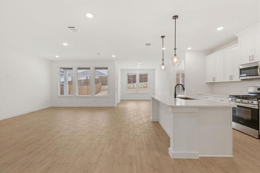 Spacious, unfurnished interior of a new home in Talon Hills, Saginaw (Image 13).