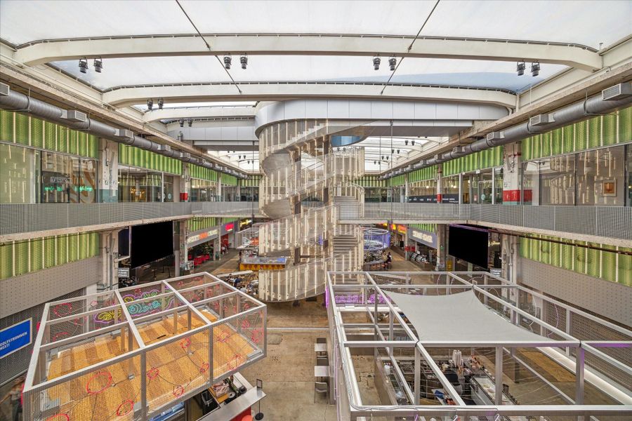 Post Houston brings a unique blend of dining, entertainment, and cultural experiences under one roof. With its modern architecture and vibrant spaces, this nearby destination offers a dynamic retreat within the city. From eclectic food choices to scenic rooftop views, it’s an ideal spot for Hardy Skyline residents to explore and enjoy.