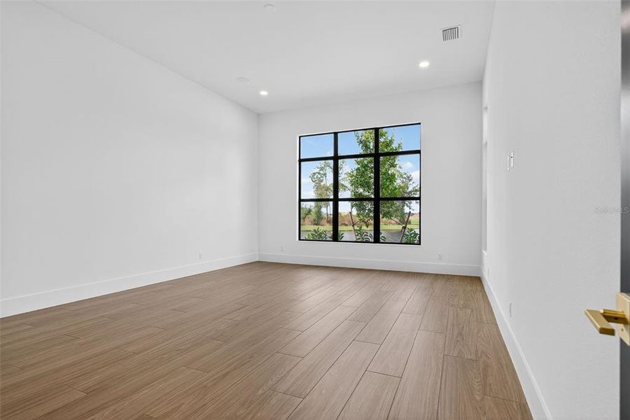 Spacious, unfurnished interior of a new home in , Sarasota (Image 60).