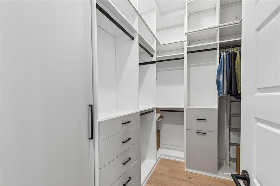 Custom California Closets design Custom California Closets design