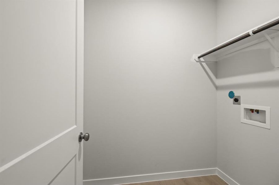 Spacious, unfurnished interior of a new home in Sherwood Glen, Conroe (Image 9).