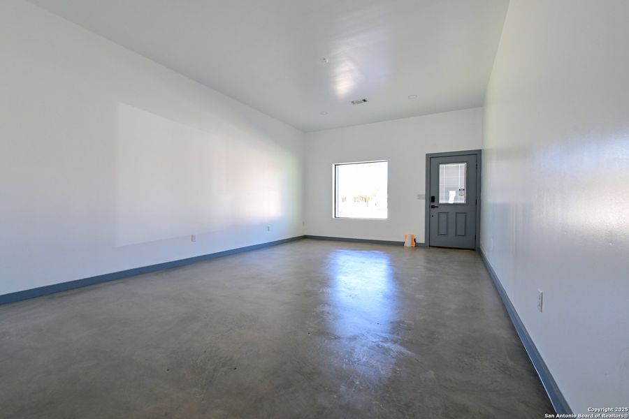 Spacious, unfurnished interior of a new home in , Marfa (Image 9).