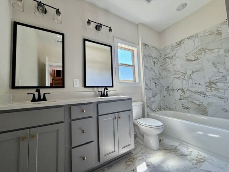 Furnished interior view inside a new home in Lakefield, Palmetto (Image 5).