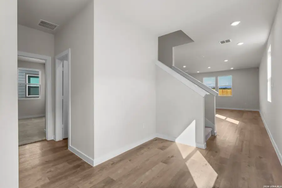 Spacious, unfurnished interior of a new home in Summerlin, San Antonio (Image 13).