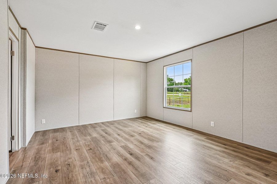 Spacious, unfurnished interior of a new home in , Starke (Image 40).