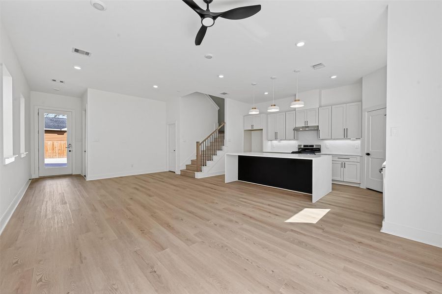 Spacious, unfurnished interior of a new home in , Houston (Image 30).