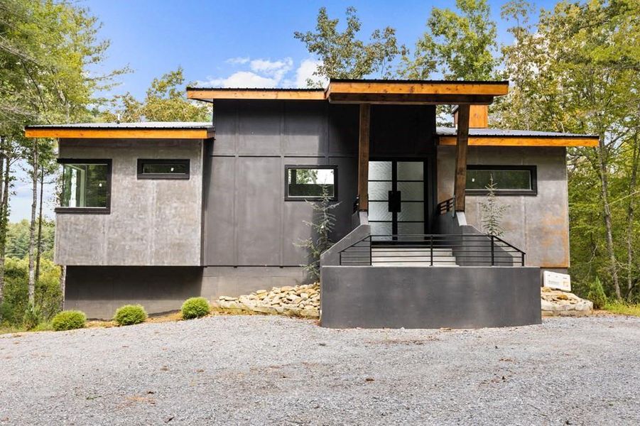 Image 53 of a home in .