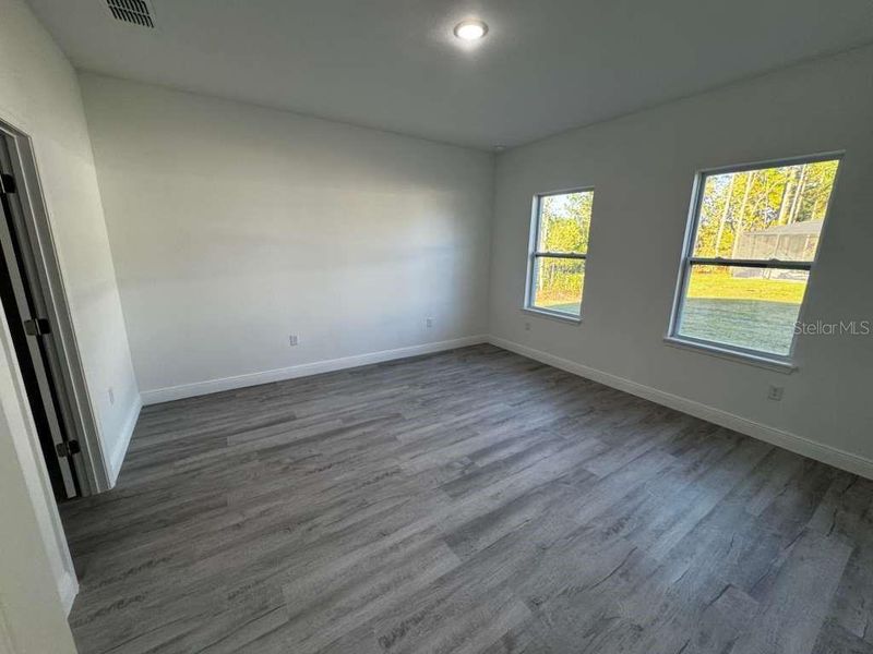 Spacious, unfurnished interior of a new home in , Ocala (Image 15).