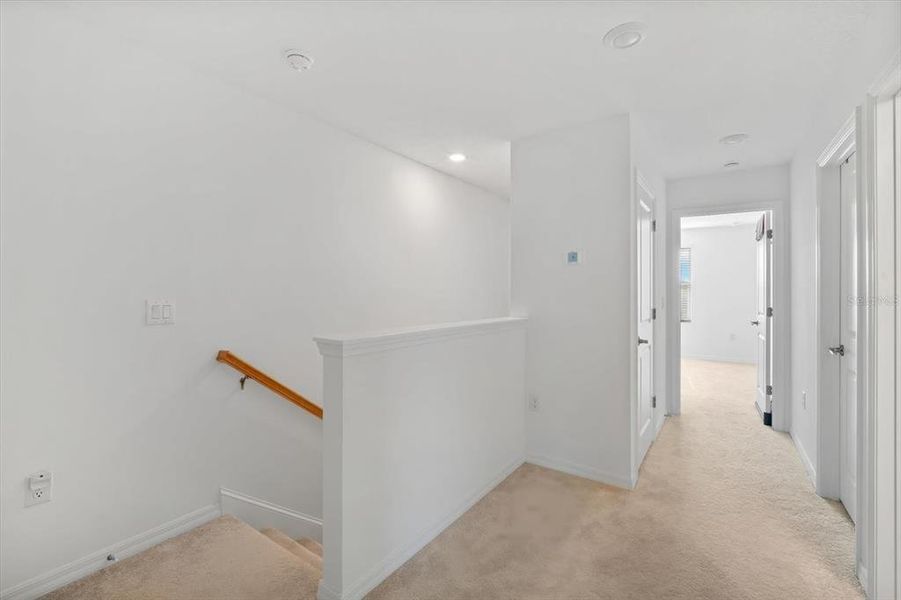 Spacious, unfurnished interior of a new home in , Sarasota (Image 20).