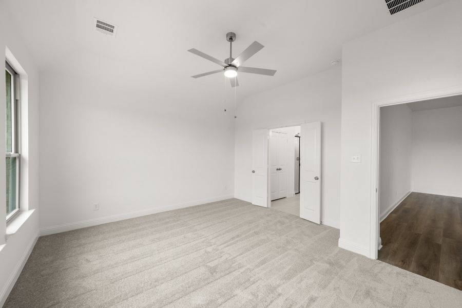 Spacious, unfurnished interior of a new home in Vista Point, Grandview (Image 25).