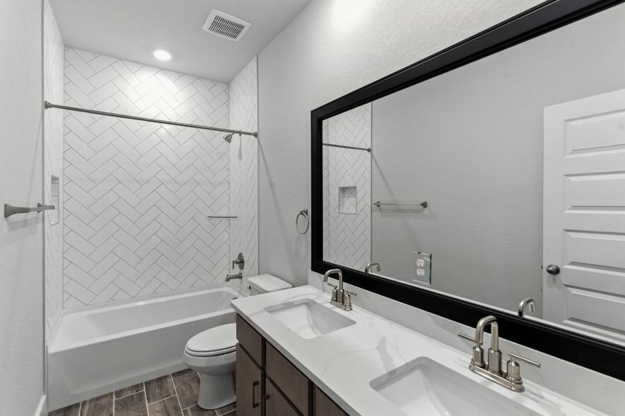 Furnished interior view inside a new home in Weltner Farms 60’s, New Braunfels (Image 15).