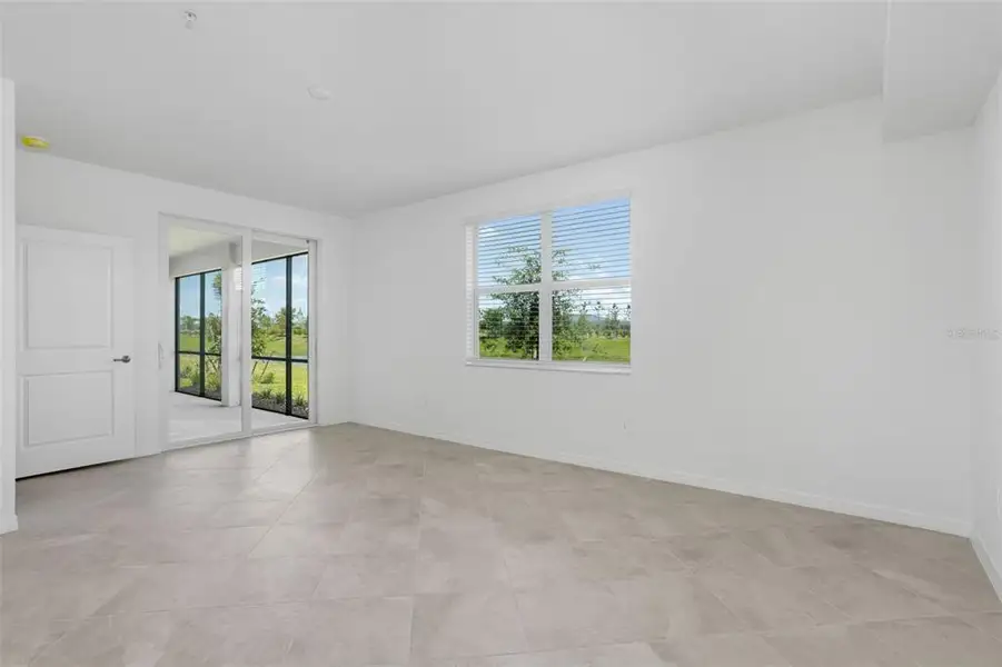 Spacious, unfurnished interior of a new home in Calusa Country Club, Lakewood Ranch (Image 33).