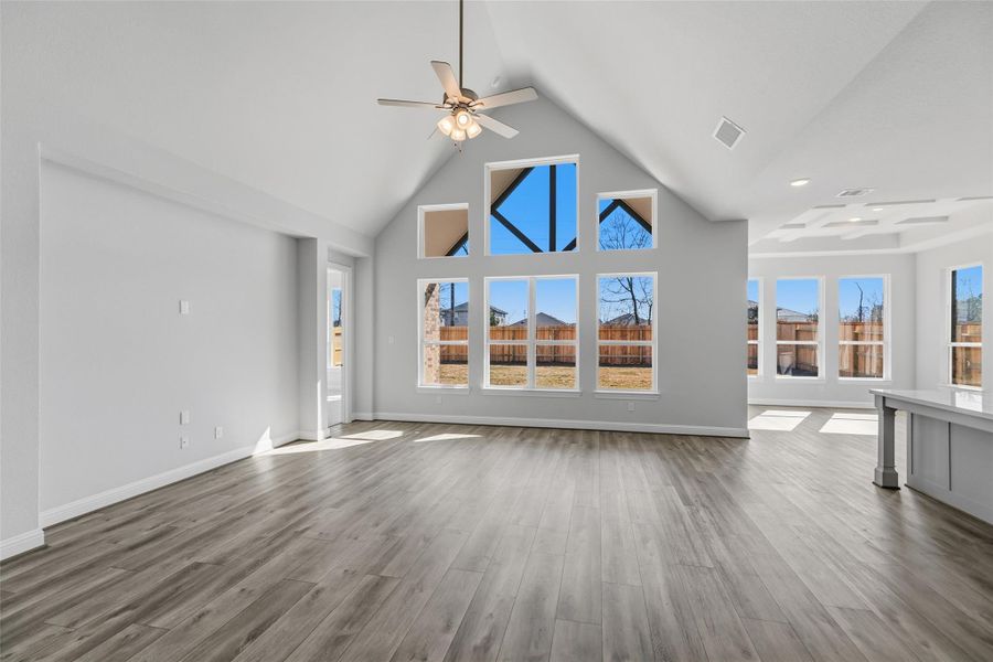 Spacious, unfurnished interior of a new home in Sundance Cove, Crosby (Image 27).