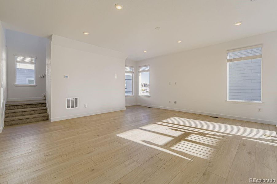 Spacious, unfurnished interior of a new home in Vermilion Creek, Centennial (Image 10).