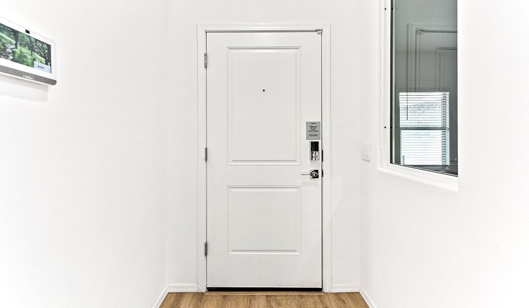 Spacious, unfurnished interior of a new home in Hanson Ridge, Vail (Image 20).