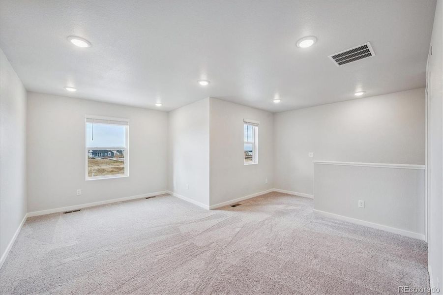 Spacious, unfurnished interior of a new home in Legato, Commerce City (Image 16).