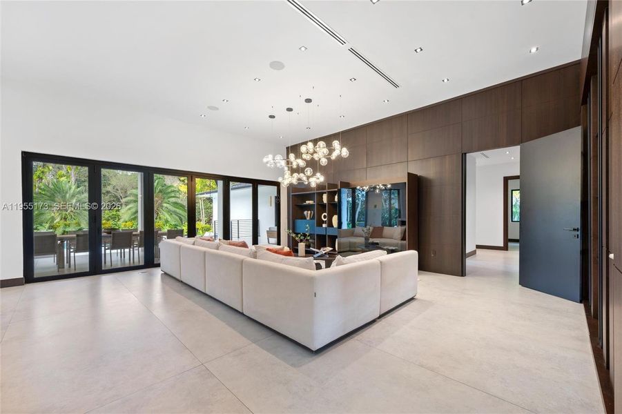 Community amenities in , Pinecrest (Image 34).