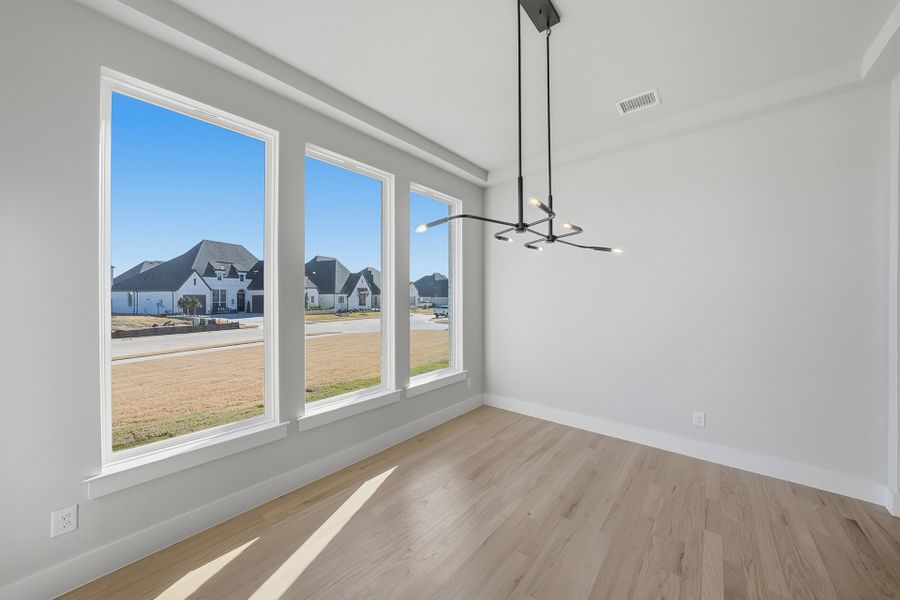 Spacious, unfurnished interior of a new home in Quail Hollow, Rockwall (Image 28).