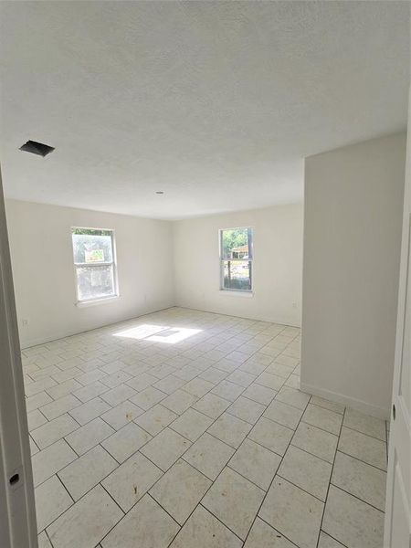 Spacious, unfurnished interior of a new home in , Splendora (Image 8).