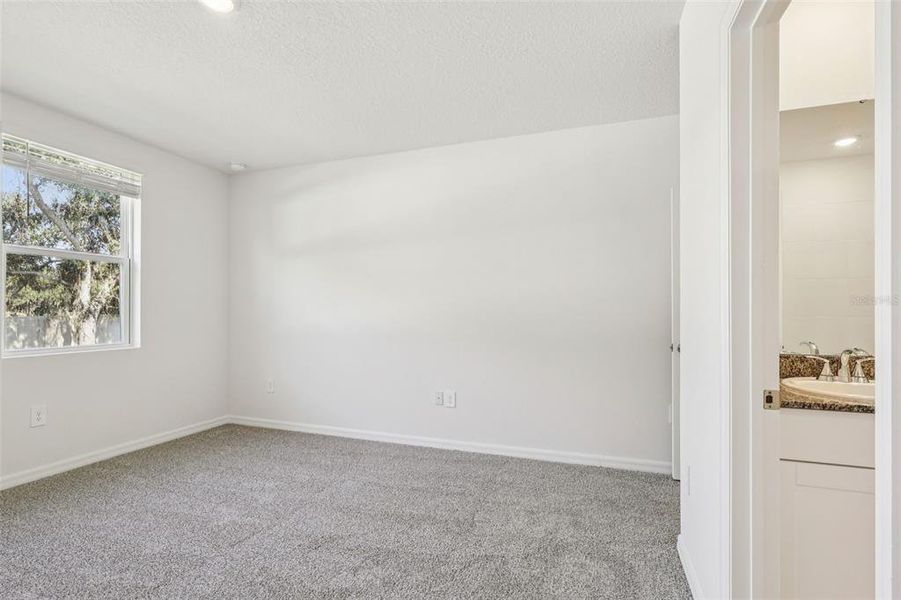 Spacious, unfurnished interior of a new home in Bradbury Creek - Signature Series, Haines City (Image 25).