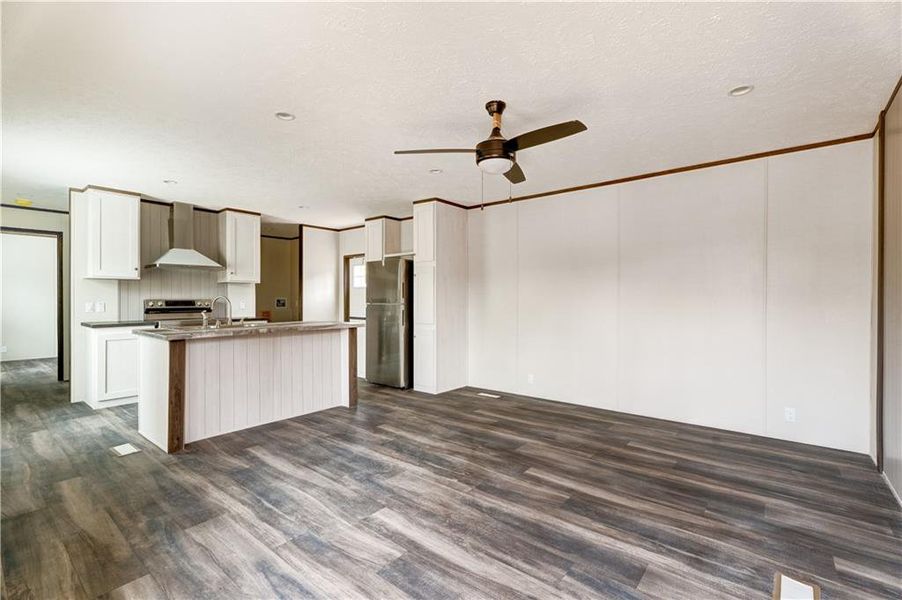 Spacious, unfurnished interior of a new home in , Ellijay (Image 12).