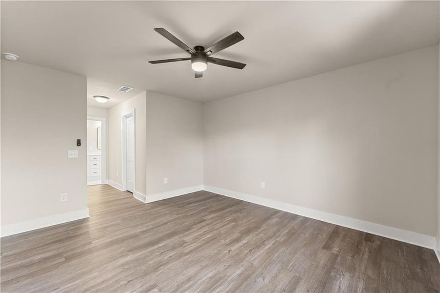 Spacious, unfurnished interior of a new home in , Gainesville (Image 16).