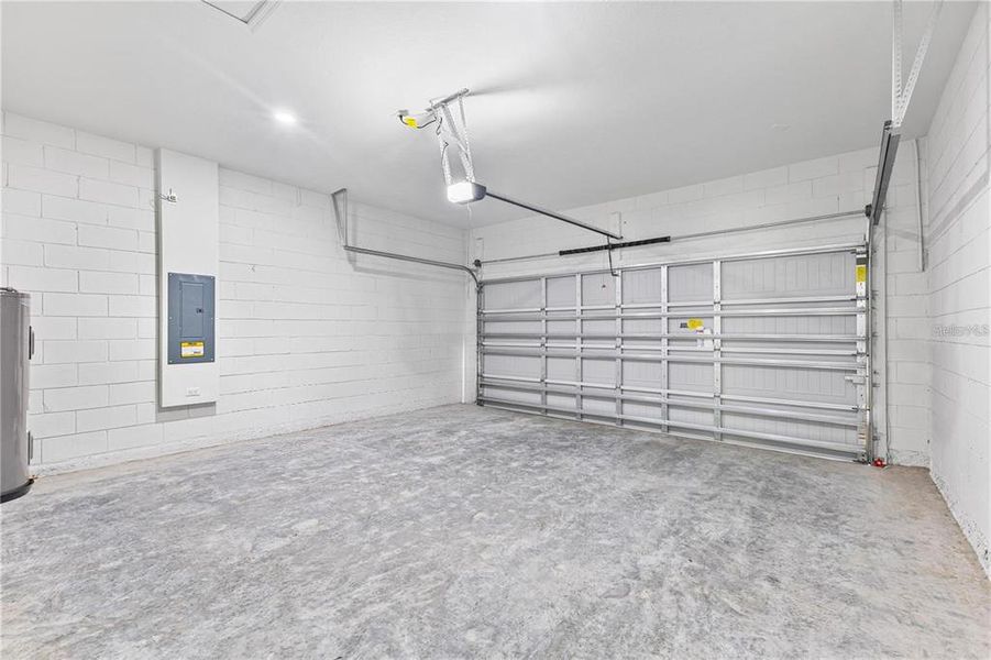 Spacious, unfurnished interior of a new home in , Ocala (Image 18).