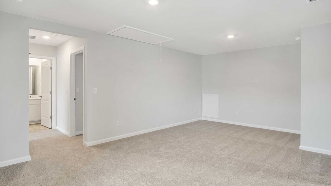 Representative unfurnished interior of a home built from the BELFORT by D.R. Horton in Savannah Lakes, Lewisburg (Image 18).