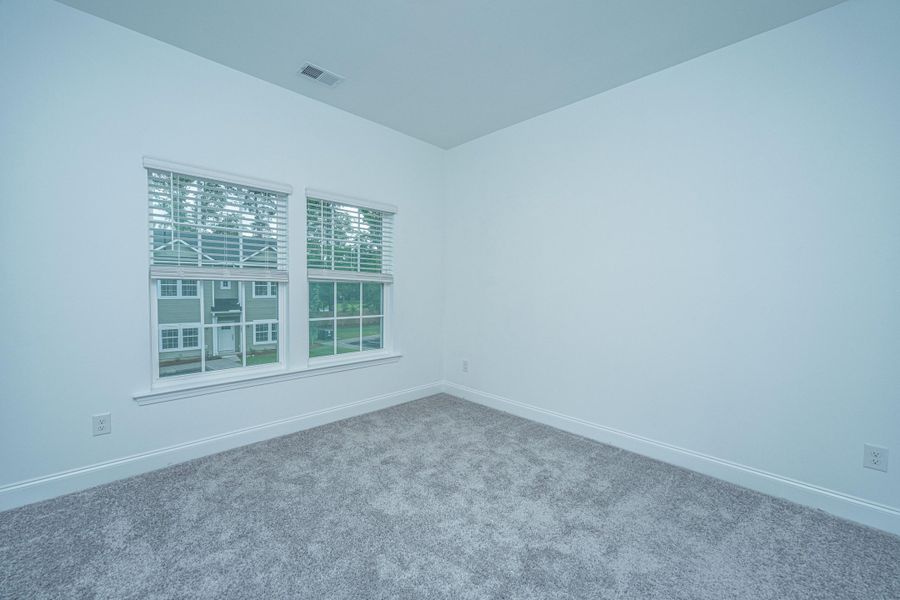 Spacious, unfurnished interior of a new home in , Wando (Image 24).