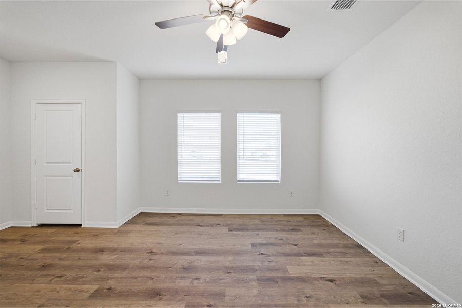 Spacious, unfurnished interior of a new home in Willow View, Converse (Image 12).