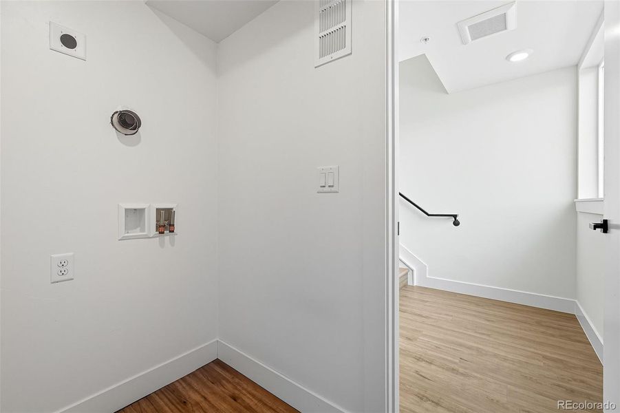 Spacious, unfurnished interior of a new home in , Lakewood (Image 26).