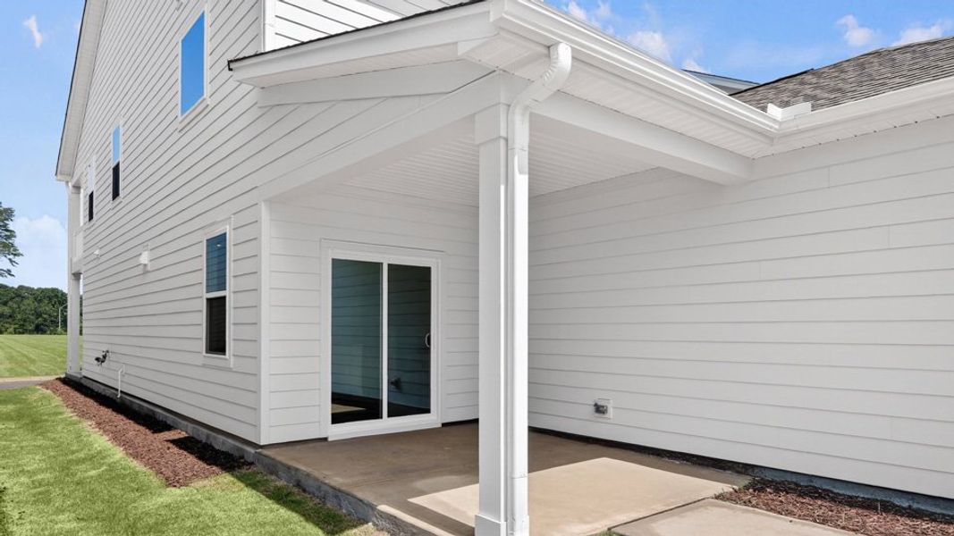 Representative exterior details of a home built from the Calhoun by D.R. Horton in Madden West, Fuquay Varina (Image 4).