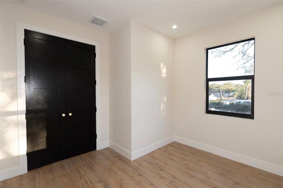 Spacious, unfurnished interior of a new home in , Tampa (Image 24).