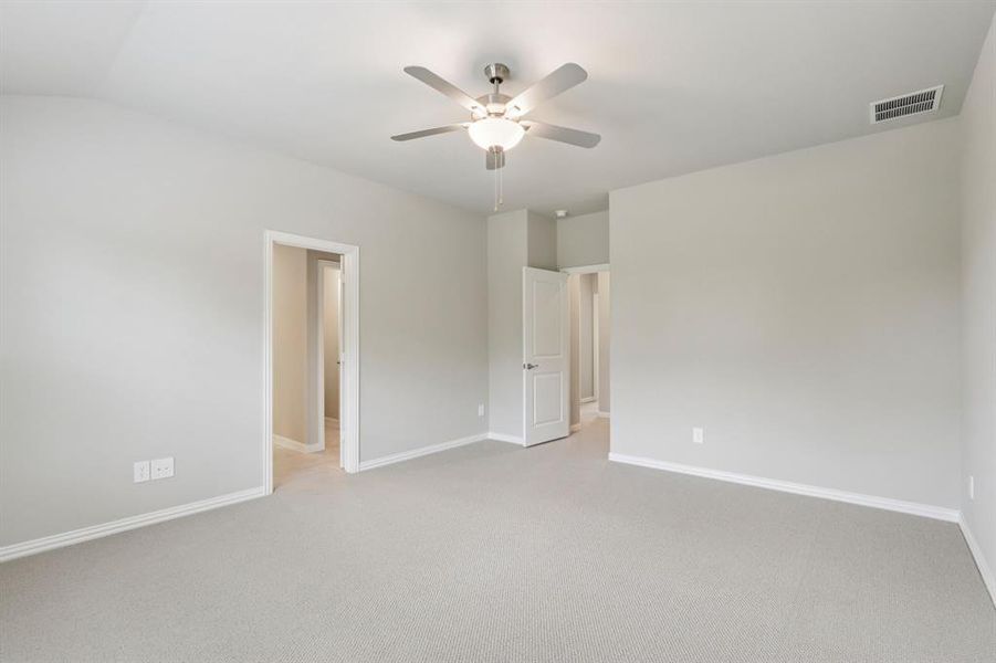 Spacious, unfurnished interior of a new home in Westmoor, Sherman (Image 31).