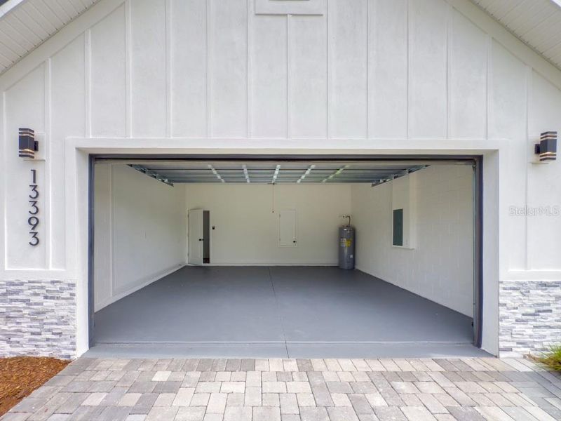 Spacious, unfurnished interior of a new home in , Ocala (Image 18).