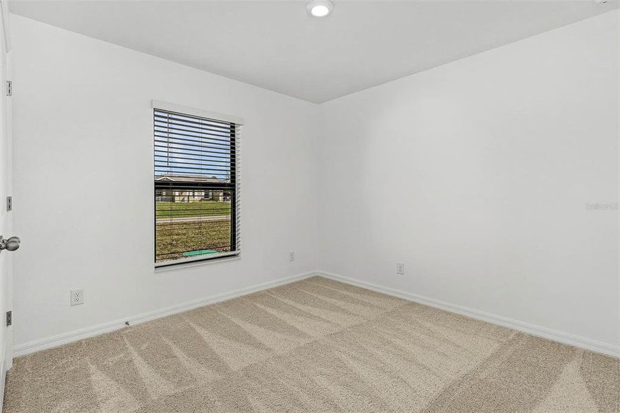 Spacious, unfurnished interior of a new home in Port Charlotte, North Port (Image 9).