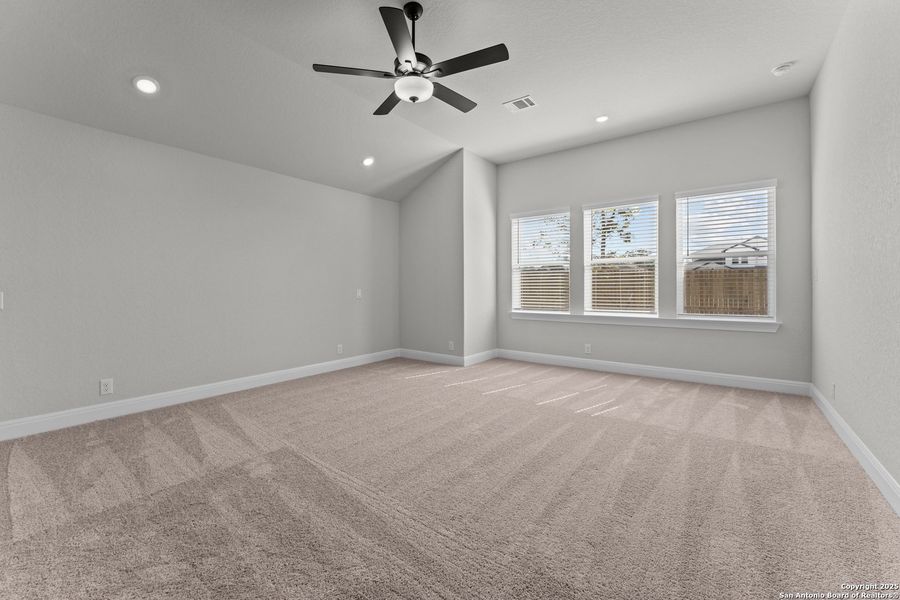 Spacious, unfurnished interior of a new home in Davis Ranch 60', San Antonio (Image 21). Spacious, unfurnished interior of a new home in Davis Ranch 60', San Antonio (Image 21).