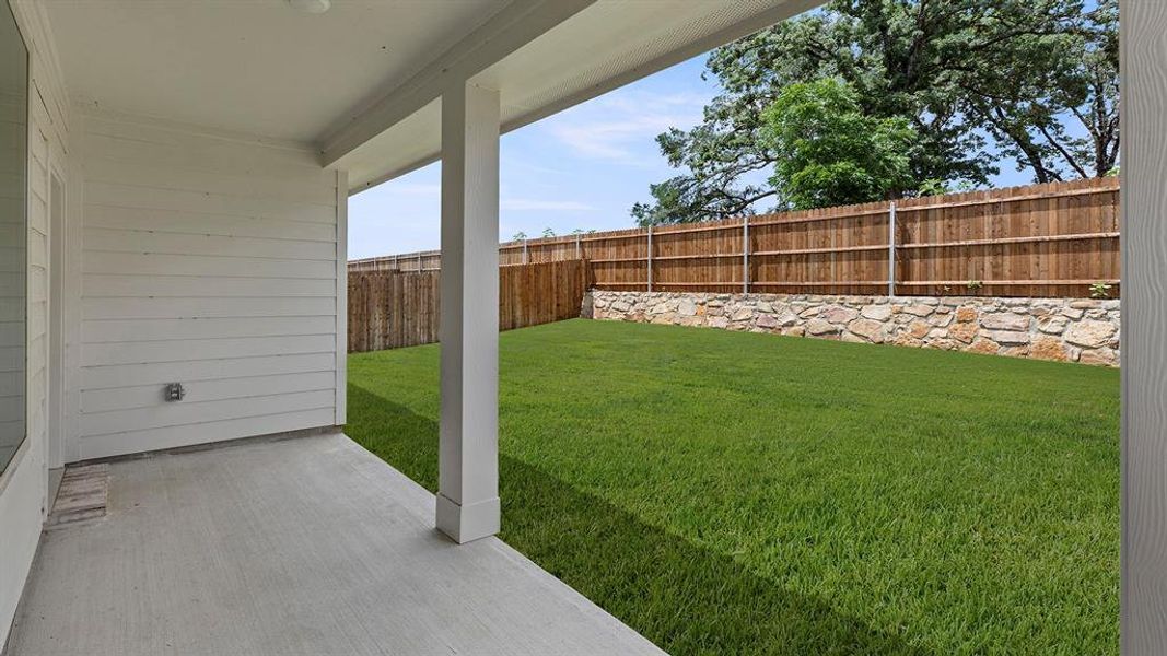 25. 1720 Edgeway - Patio