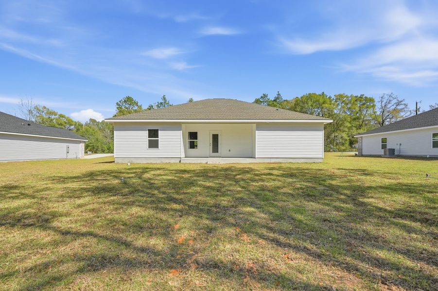 Exterior details and patio area of a home in , Crestview (Image 4).