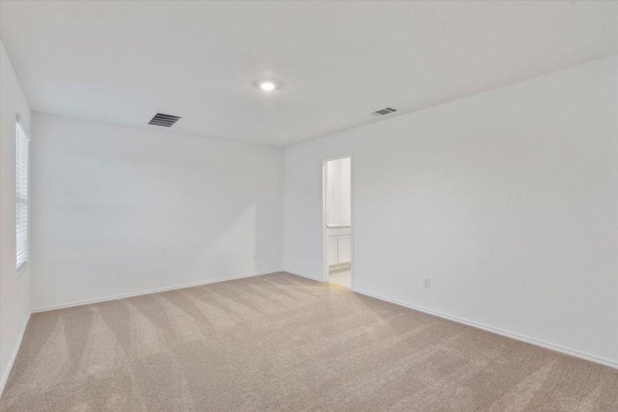 Spacious, unfurnished interior of a new home in , Troy (Image 16).