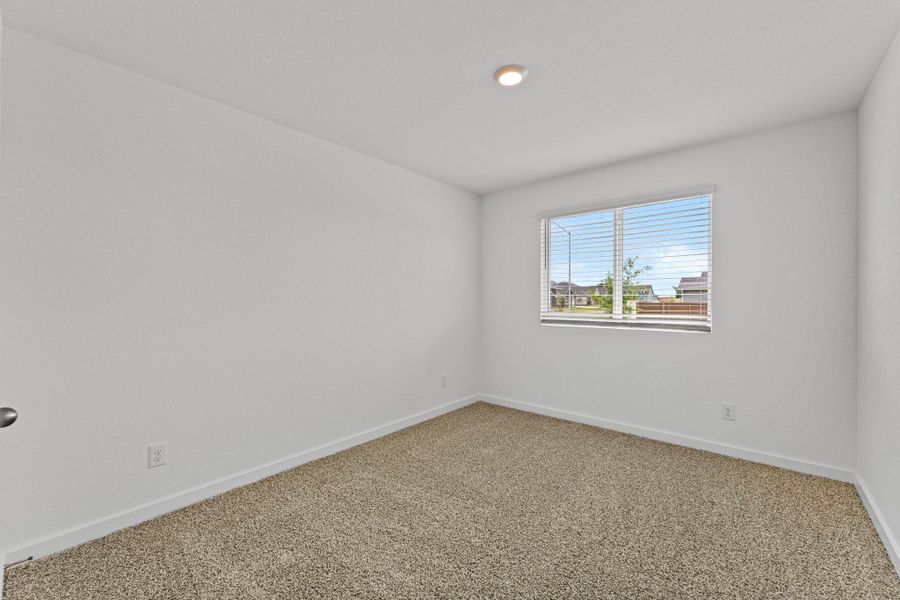 Spacious, unfurnished interior of a new home in Sonoma Oaks, Fredericksburg (Image 34).