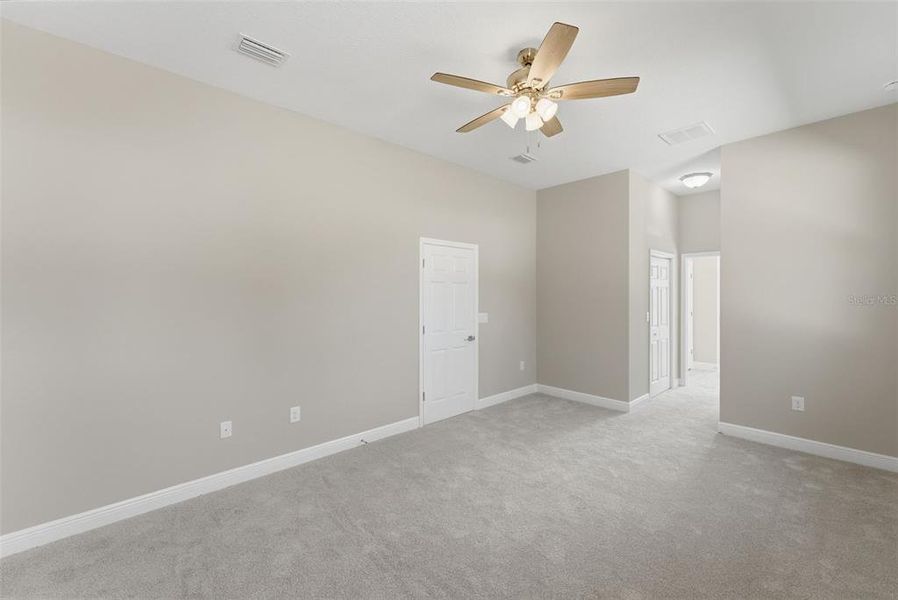 Spacious, unfurnished interior of a new home in , Citrus Springs (Image 26).