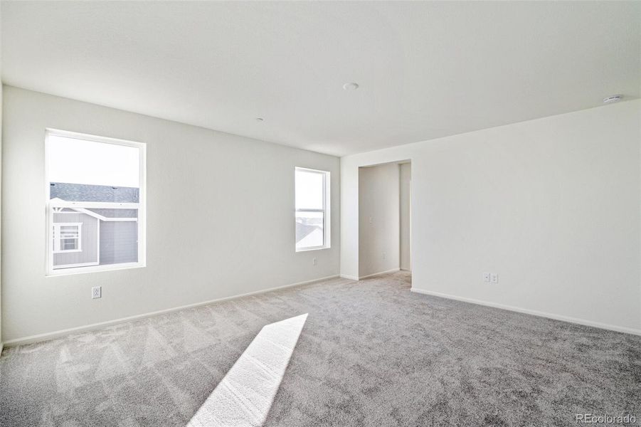 Spacious, unfurnished interior of a new home in Turnberry, Commerce City (Image 19).