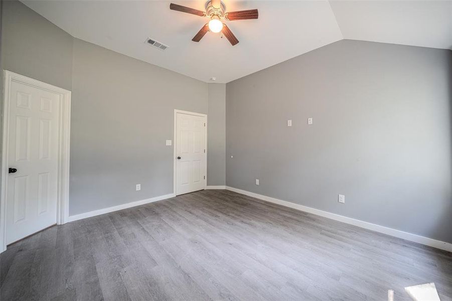 Spacious, unfurnished interior of a new home in , Payne Springs (Image 20).