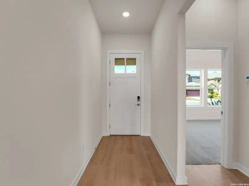 Spacious, unfurnished interior of a new home in Comanche Ridge, San Antonio (Image 17).
