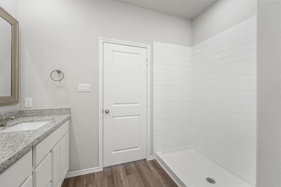 Furnished interior view inside a new home in , Lufkin (Image 11).