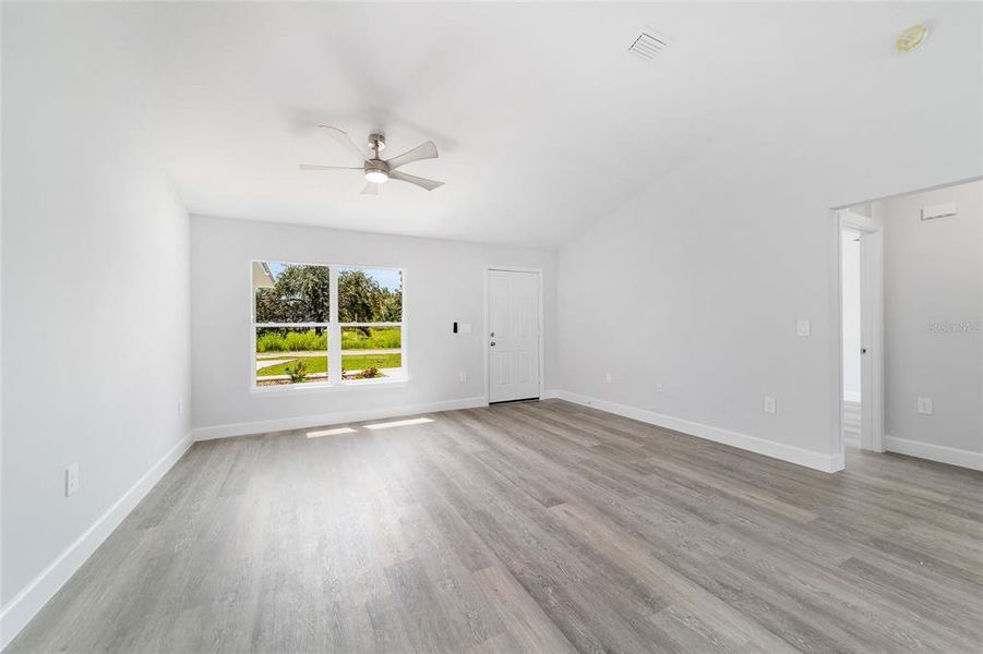 Spacious, unfurnished interior of a new home in , Dunnellon (Image 22).